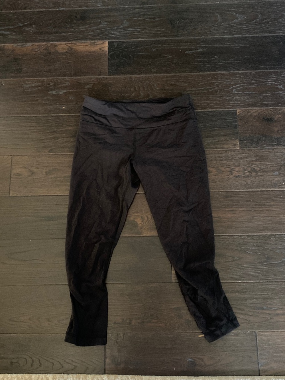 Lululemon black capris leggings